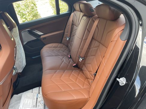 Used 2026 BMW 750e xDrive image 19