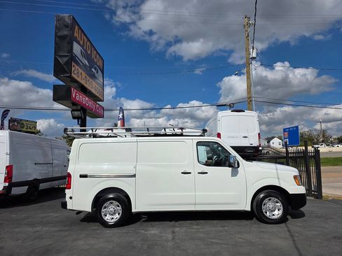 Used 2021 Nissan NV 3500 SV image 3