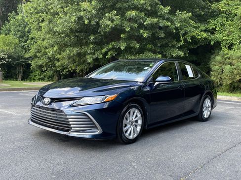 Used 2021 Toyota Camry LE FWD image 5