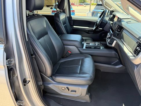 Used 2024 Ford Expedition XLT RWD image 37