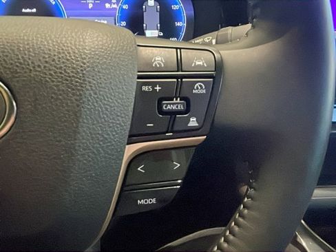 Used 2024 Toyota Crown Limited image 25