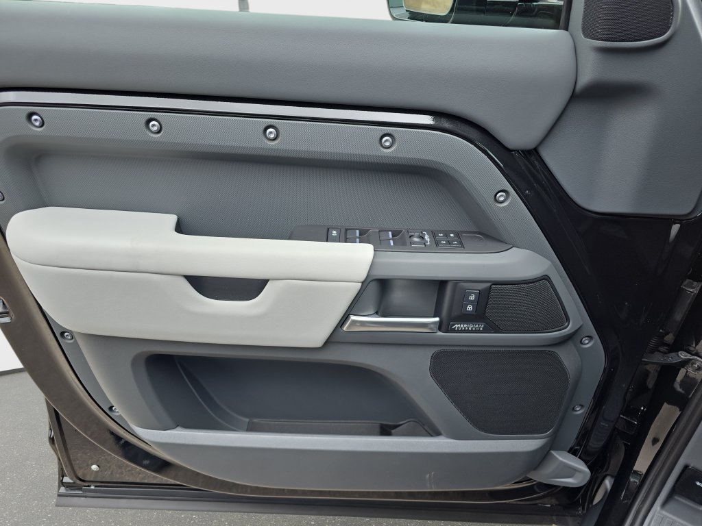 New 2026 Land Rover Defender 110 X-Dynamic SE AWD/4WD image 19