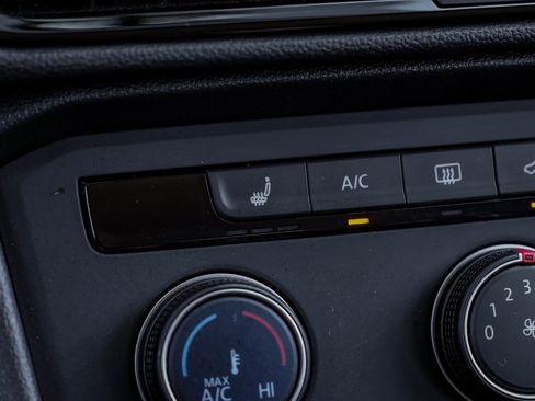 Used 2022 Volkswagen Taos SE image 38