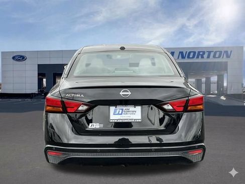 Used 2025 Nissan Altima 2.5 SV FWD image 6