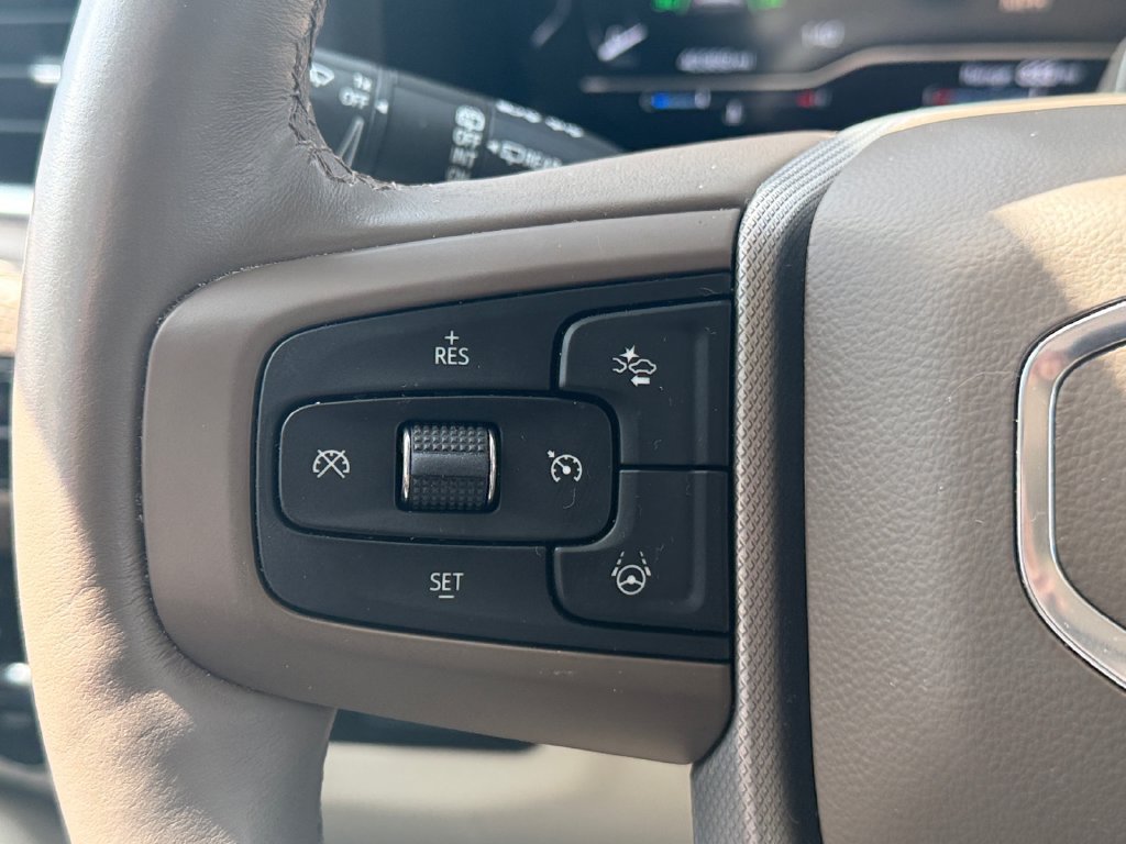 Used 2024 GMC Yukon Denali w/ Advanced Technology Package AWD/4WD image 25
