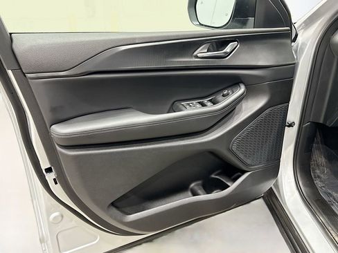 New 2025 Jeep Grand Cherokee L Laredo image 17