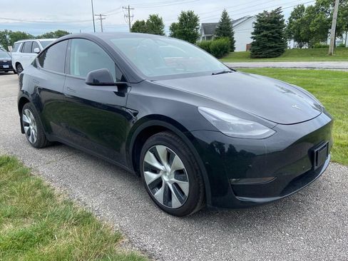 Used 2023 Tesla Model Y Long Range AWD/4WD image 7