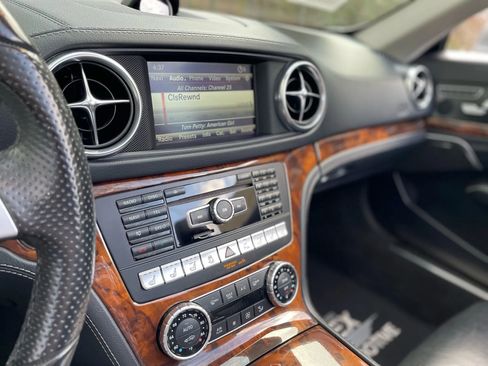 Used 2016 Mercedes-Benz SL 550 w/ Driver Assistance Package image 26
