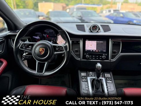 Used 2018 Porsche Macan AWD/4WD image 28