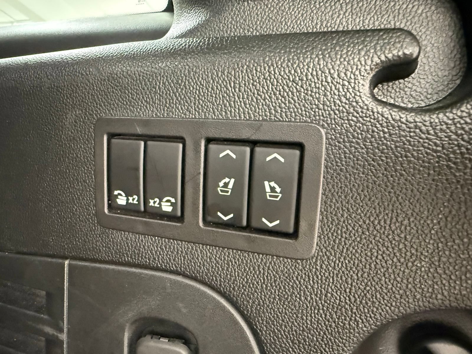 Used 2019 Cadillac Escalade ESV Luxury AWD/4WD image 8