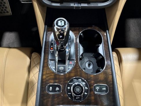 Used 2017 Bentley Bentayga image 70