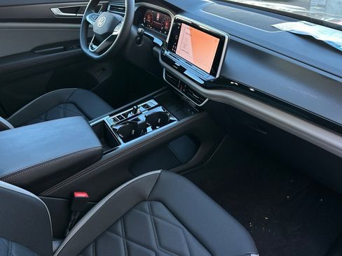 New 2025 Volkswagen Atlas Peak Edition SE image 17