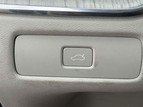 Certified 2024 Volvo XC60 B5 Plus w/ Climate Package AWD/4WD image 23