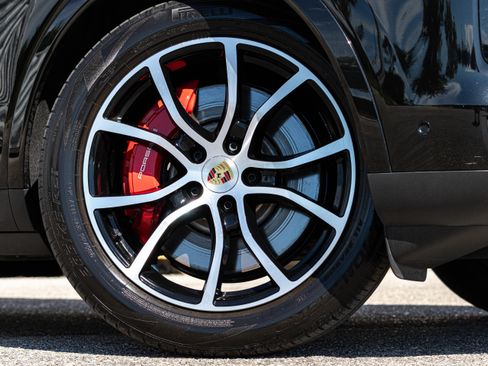 Used 2024 Porsche Cayenne S AWD/4WD image 20