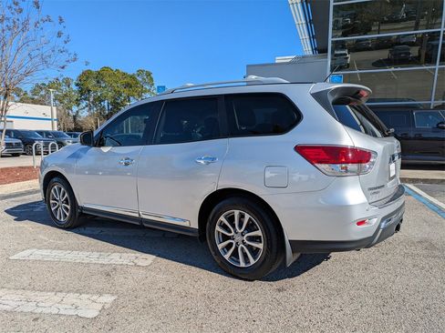 Used 2015 Nissan Pathfinder SL w/ SL Tech Package image 4