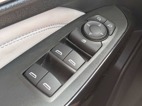 Used 2025 Chevrolet Trax LT w/ LT Convenience Package FWD image 28