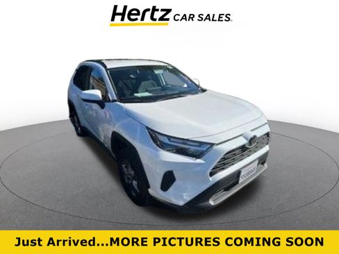 Used 2025 Toyota RAV4 XLE image 1