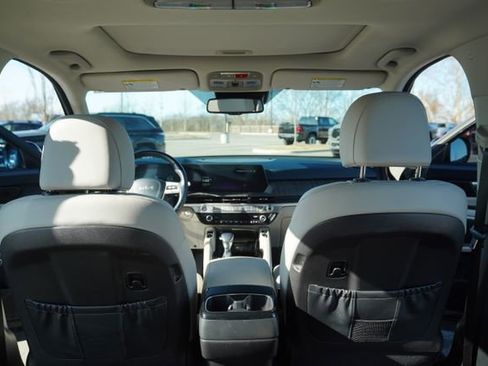 Used 2024 Kia Telluride EX w/ EX Captain's Chair Package image 26