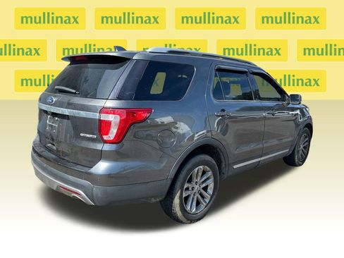 Used 2016 Ford Explorer XLT w/ Equipment Group 202A FWD image 6