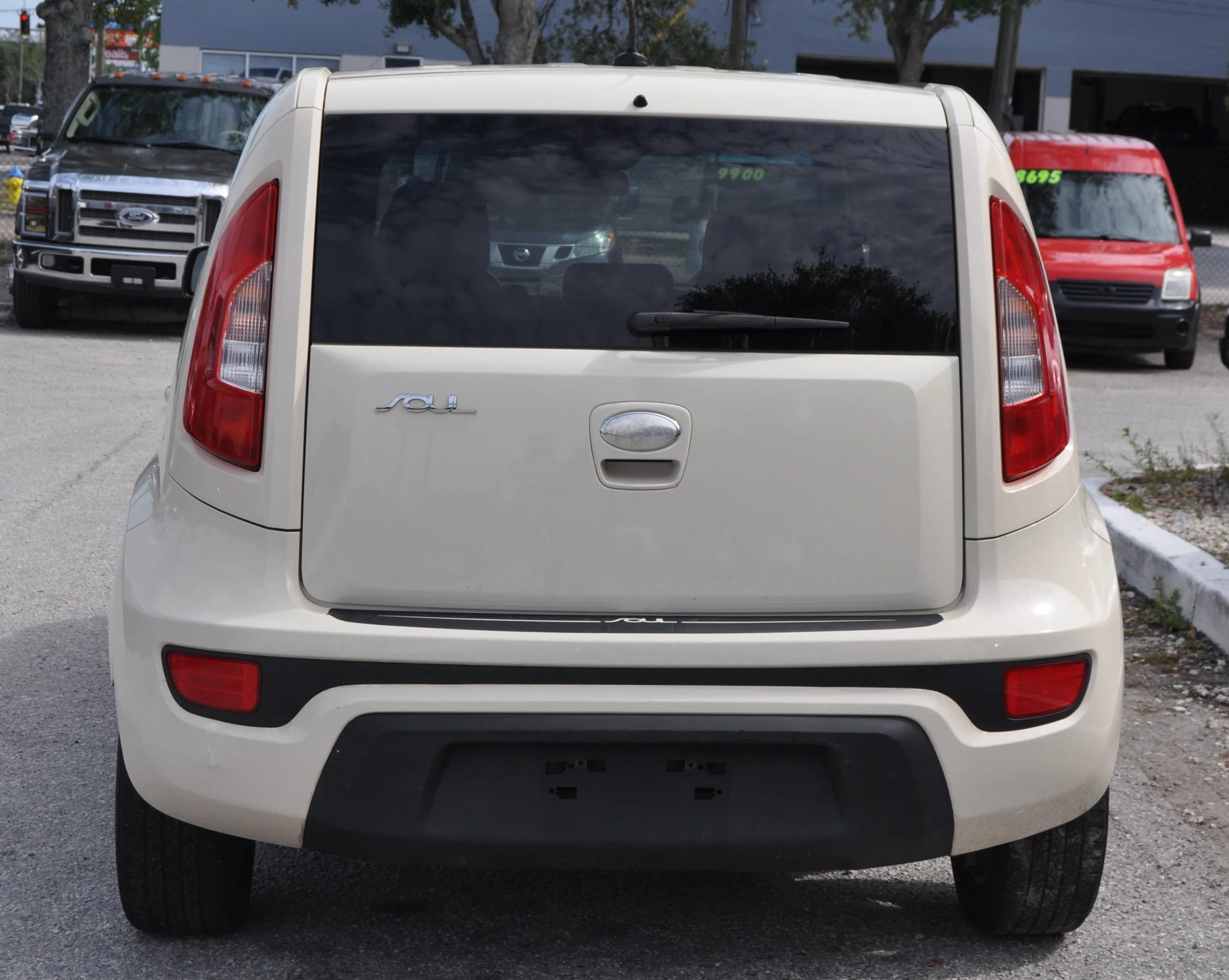 Used 2013 Kia Soul + FWD image 8