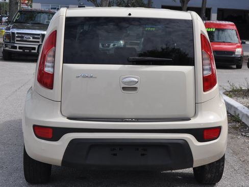 Used 2013 Kia Soul + FWD image 8