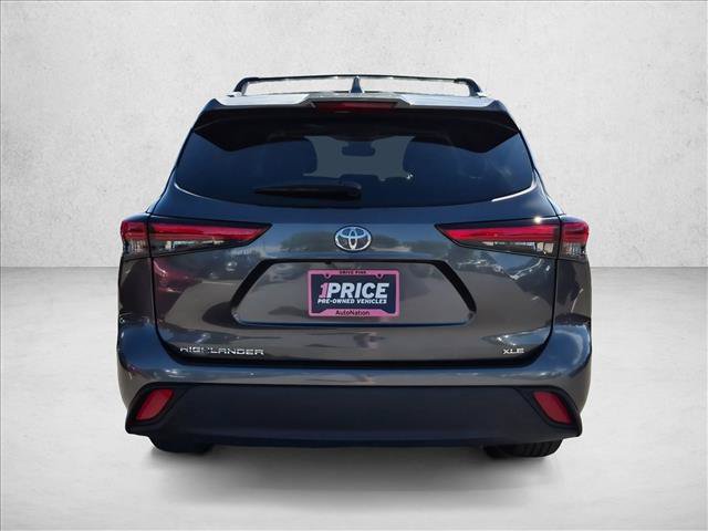 Used 2023 Toyota Highlander XLE FWD image 6
