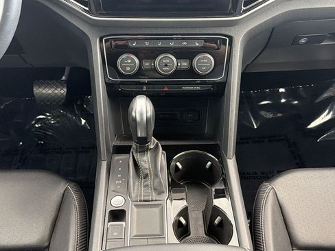Used 2023 Volkswagen Atlas Cross Sport SE FWD image 19