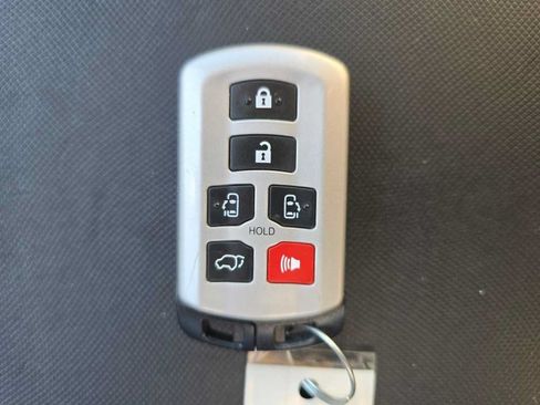 Used 2019 Toyota Sienna XLE w/ XLE Navigation Package AWD/4WD image 22