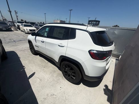 Used 2026 Jeep Compass Latitude AWD/4WD image 4