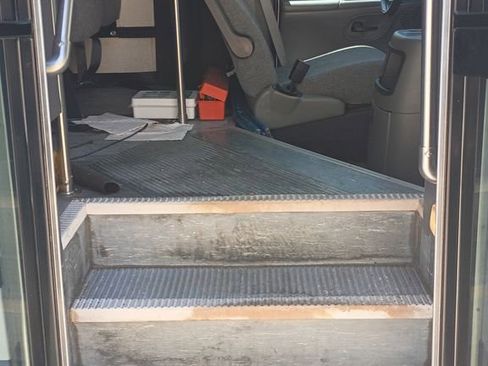 Used 2003 Ford E-450 and Econoline 450 RWD image 19