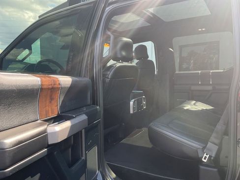 Used 2017 Ford F150 Platinum w/ Equipment Group 701A Luxury image 27