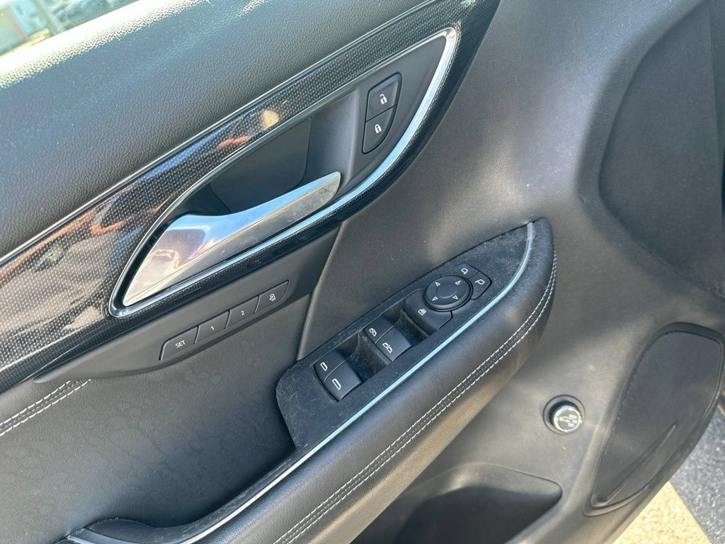 Used 2021 Buick Envision Essence AWD/4WD image 11