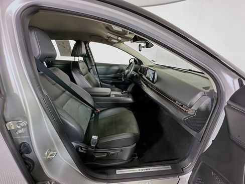 Used 2024 Nissan Ariya AWD image 32