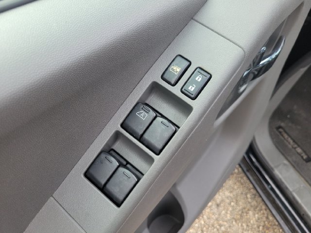 Used 2012 Nissan Frontier SV w/ Sport Appearance Pkg RWD image 15