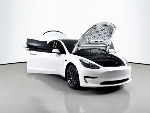 Used 2023 Tesla Model 3 Standard Range image 27