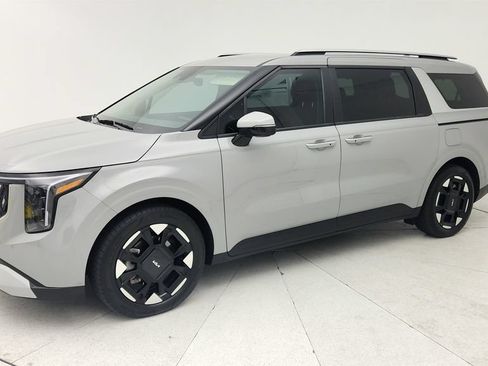 Used 2026 Kia Carnival EX FWD image 3