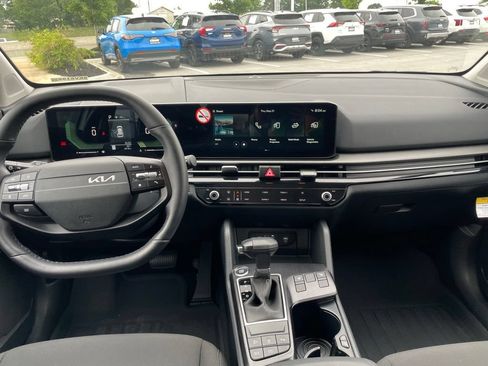 New 2026 Kia Sportage LX w/ LX Convenience Package FWD image 24