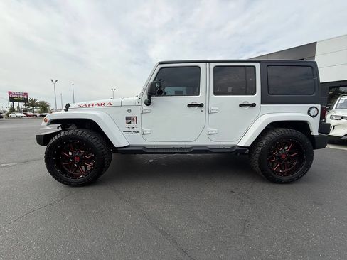 Used 2018 Jeep Wrangler Unlimited Sahara AWD/4WD image 7