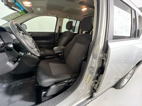 Used 2013 Jeep Compass Latitude FWD image 15