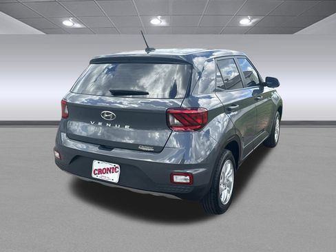 Used 2025 Hyundai Venue SE image 3