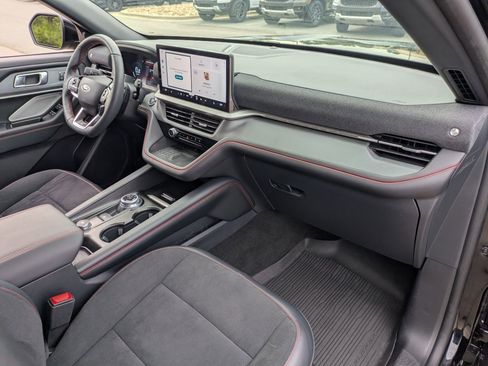Certified 2025 Ford Explorer ST AWD/4WD image 40