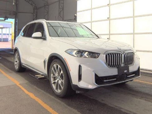 Used 2025 BMW X5 xDrive50e AWD/4WD image 2