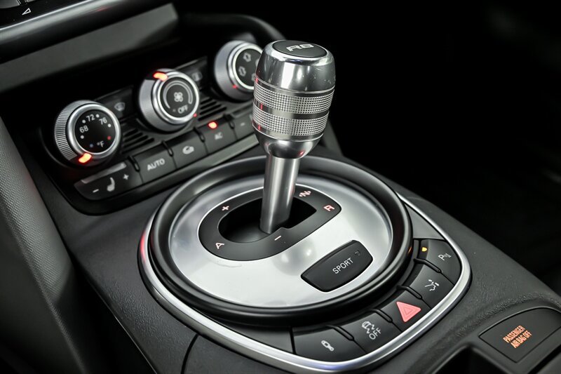 Used 2011 Audi R8 V8 AWD/4WD image 25