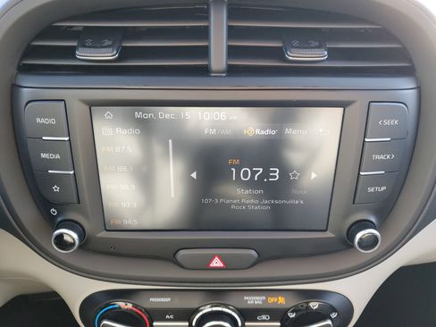 Certified 2024 Kia Soul LX image 31