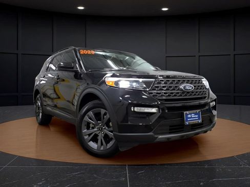 Certified 2023 Ford Explorer XLT w/ Equipment Group 202A AWD/4WD image 1