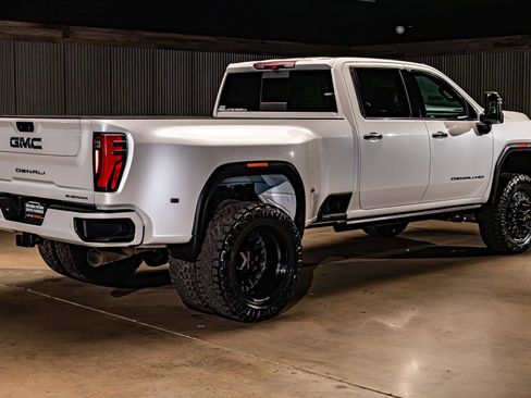 Used 2024 GMC Sierra 3500 Denali Ultimate AWD/4WD image 10