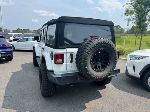 Used 2018 Jeep Wrangler Unlimited Sahara w/ Dual Top Group AWD/4WD image 6