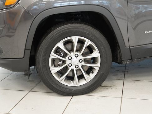 Used 2019 Jeep Cherokee Latitude Plus image 18