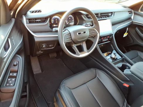 New 2025 Jeep Grand Cherokee Limited image 15