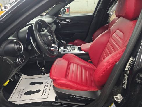 Used 2024 Alfa Romeo Giulia Veloce image 5